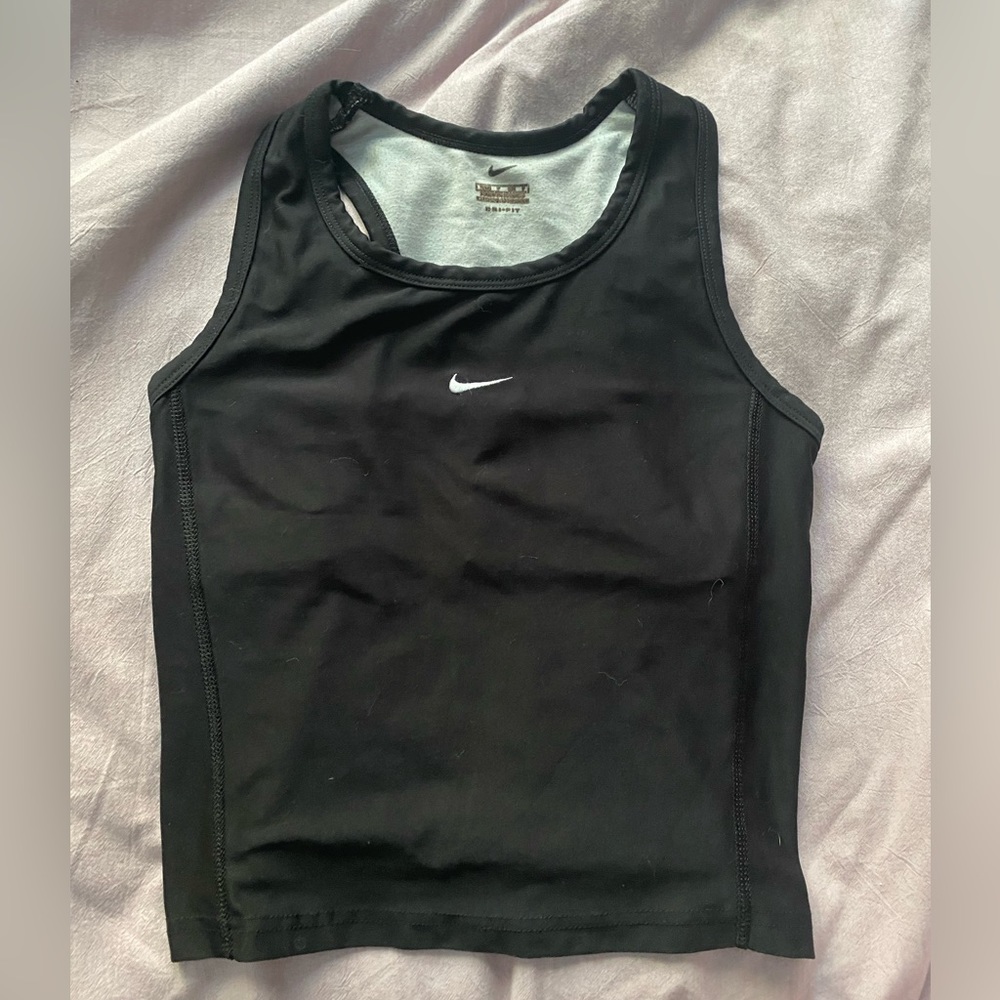 cropped black nike tank !!
